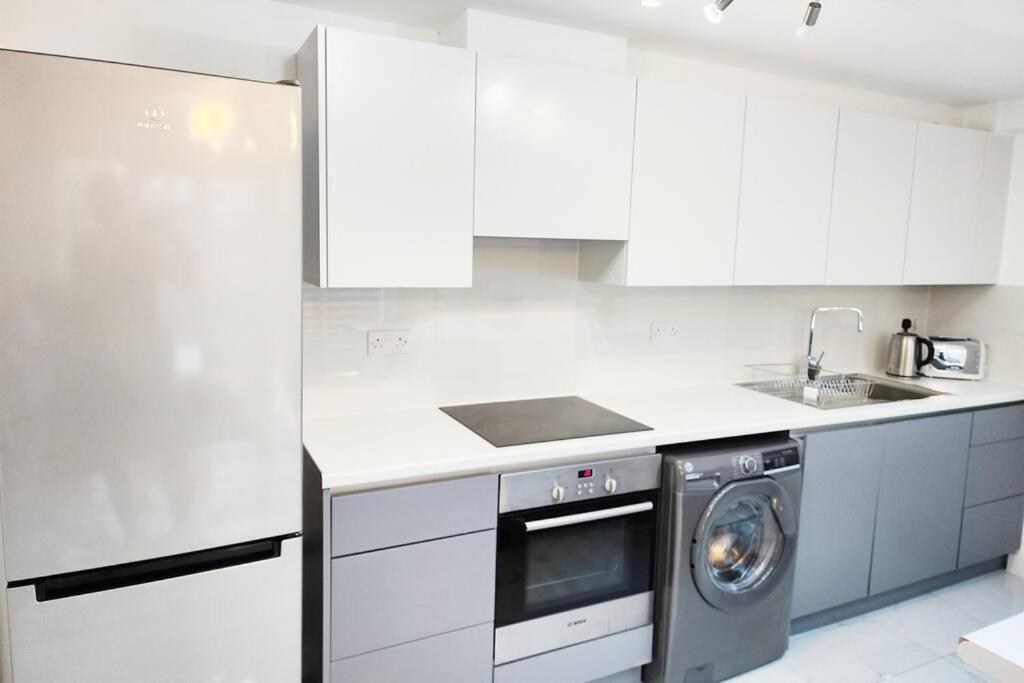 Paradigm House, Stunning 2-Bedroom Apartment 1, Free Parking, Oxford Exterior foto